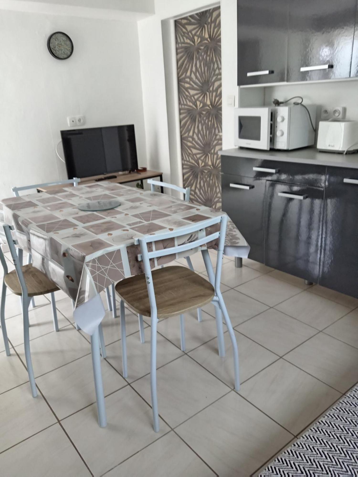 Location Saisonniere Apartment Cozes Exterior photo